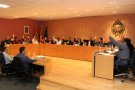 El ple aprova reclamar a la gestora de la piscina 105.000 euros per a obres