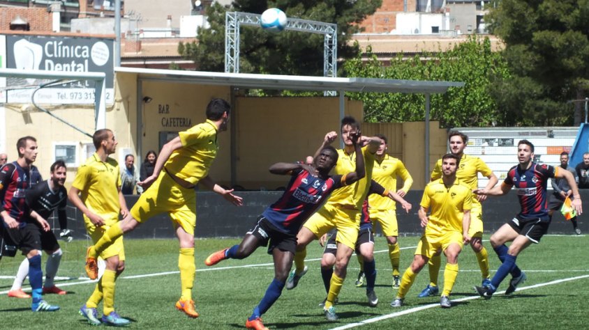 Un moment del partit d'ahir del Tàrrega contra l'Almacelles