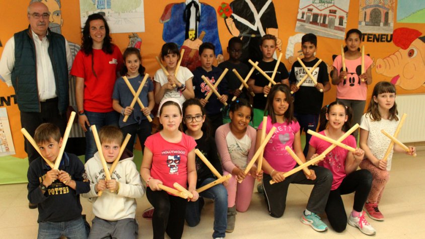 Alguns dels alumnes de 4t de Primària del Col·legi Àngel Guimerà que participen als tallers de folklore targarí
