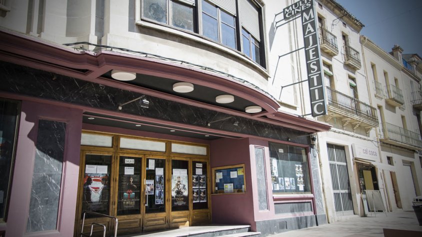 L'exterior dels Cinemes Majèstic de Tàrrega