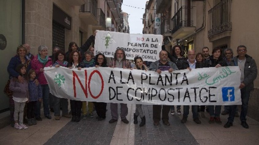 Ahir va tenir lloc una protesta contra la planta de compostatge projectada a Conill, que precisament també s'havia de tractar en el ple de l'ens comarcal