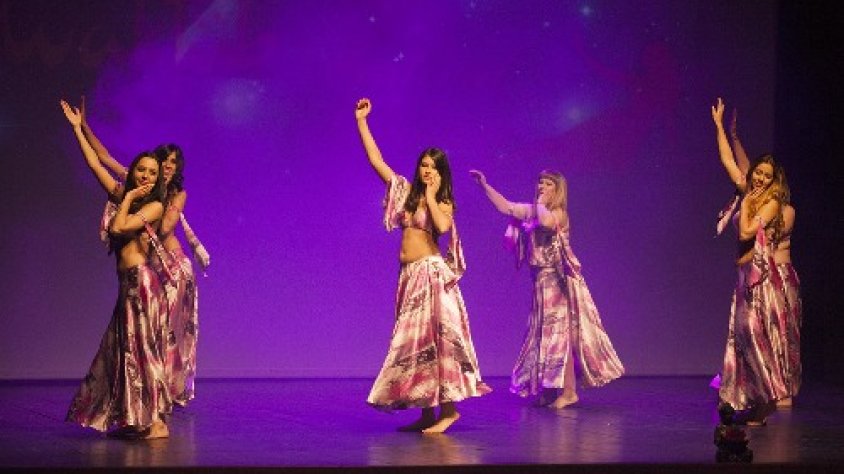 Imatge de l’actuació de dansa que es va oferir a l’Ateneu per recaptar fons per a la Protectora