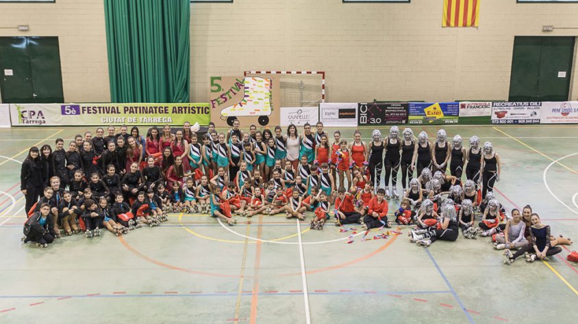 Foto de grup dels patinadors que van participar en el festival