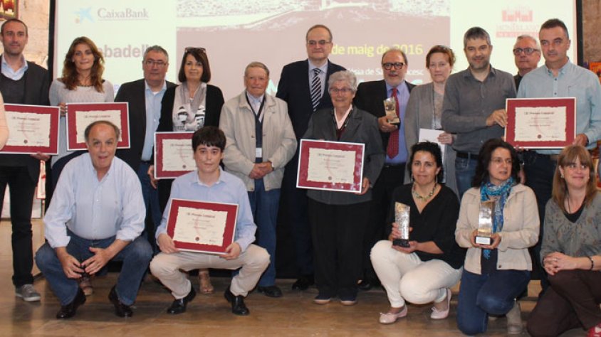 Fotografia de família dels responsables de totes les publicacions premiades