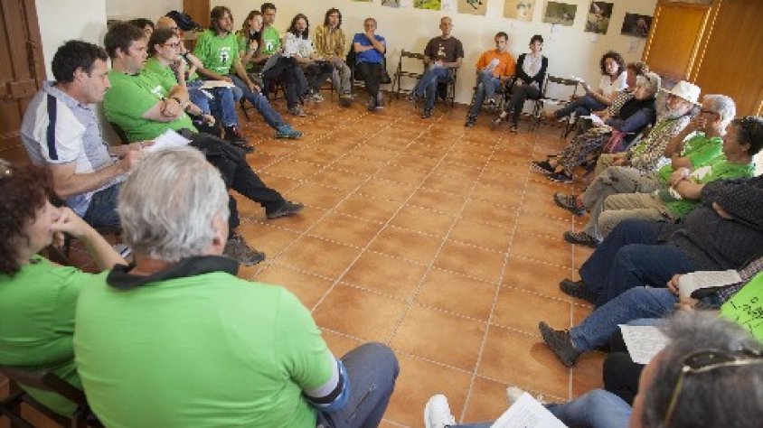 Participants en la Trobada d’Entitats en Defensa del Territori