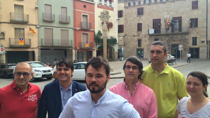 Gabriel Rufián amb Xavier Eritja, Bernat Solé i els regidors d'ERC a Tàrrega
