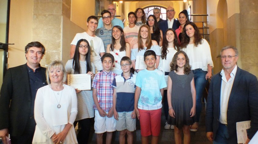 Els alumnes guardonats amb les autoritats