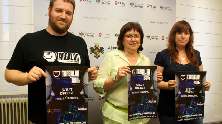 Van presentar la 4a Targalan l’alcaldessa de Tàrrega, Rosa Maria Perelló, juntament amb Jordi Ricart i Elisabeth Valero, de la comissió Targalan