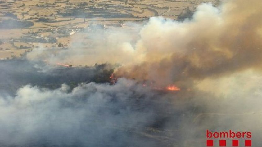 Imatge aèria de l'incendi a Rocallaura d'ahir a la tarda