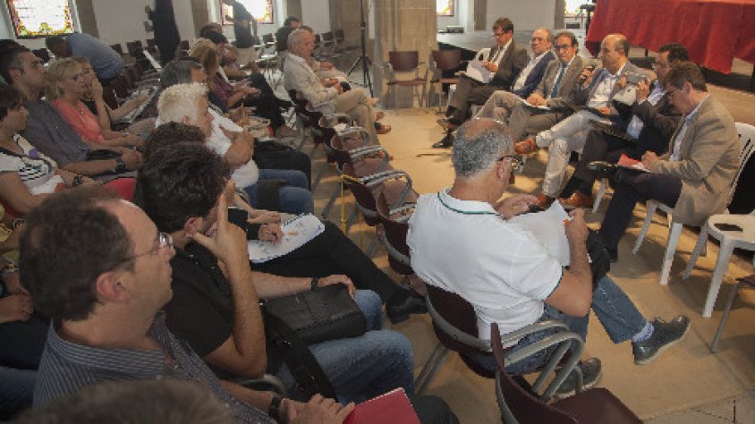 La reunió es va celebrar al paranimf de la Universitat de Cervera