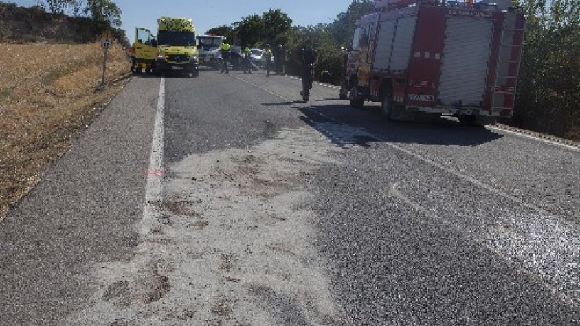 L'accident de dilluns va obligar a tallar la via durant dues hores.