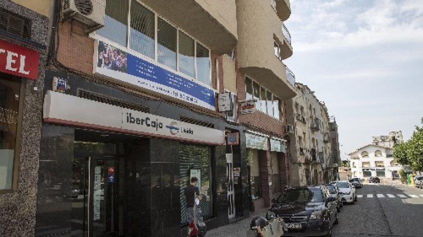 Una de les clíniques està a la plaça Ramon Folch de Bellpuig