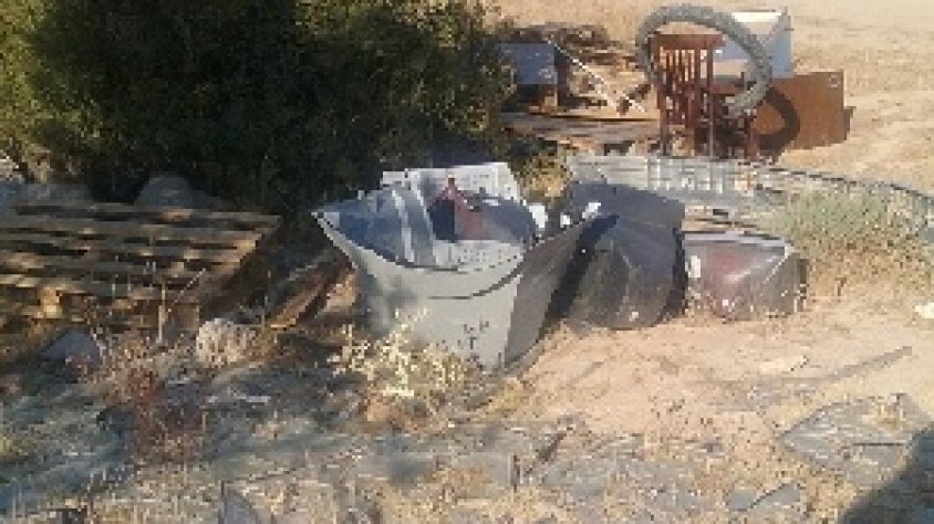 Els rebutjos abandonats al costat del Parc de Sant Eloi.