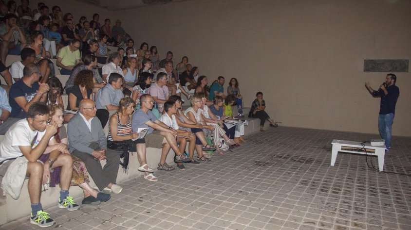 El públic va escoltar atentament les explicacions del director artístic