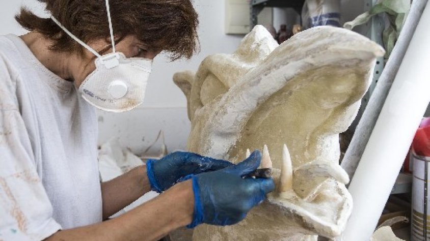 Elaboració del nou drac a càrrec d'Agnès Pla.