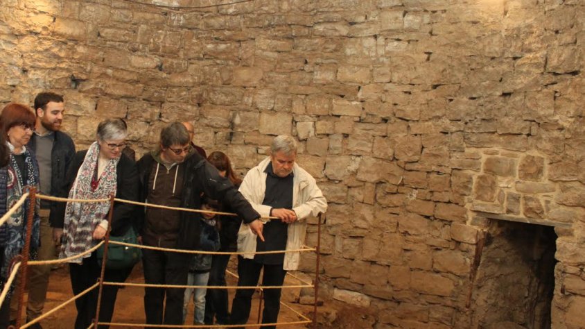 Visita d'arxiu a l'antic pou del gel