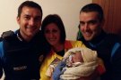 Dos policies i una infermera atenen un part en un domicili de Tàrrega