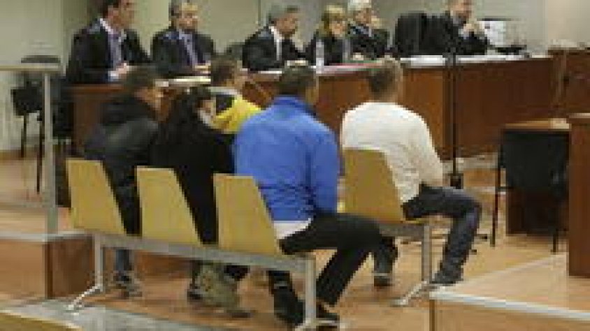 Cinc dels sis acusats, ahir al banc de l'Audiència Provincial de Lleida