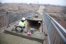 Un camió topa amb un pont a Tàrrega, trenca una canonada d'aigua i obliga a tallar l'A-2 durant quatre hores