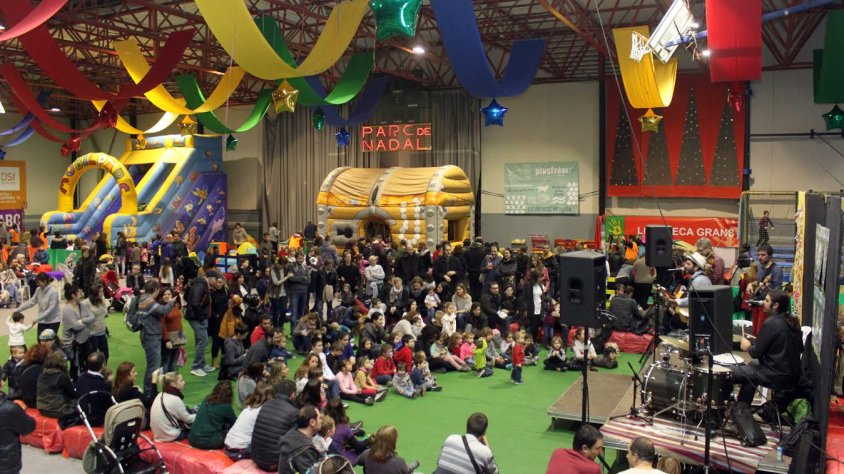 L’actuació del músic targarí Carlitos Miñarro va posar dimecres el colofó musical al Parc de Nadal