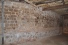 Primera visita guiada al tram de l'antiga muralla medieval descobert en un edifici del carrer del Carme de Tàrrega