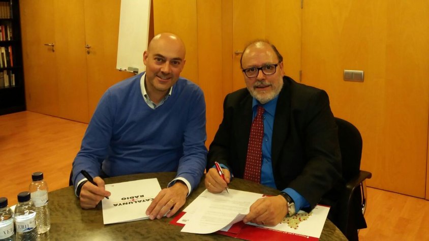 Saül Gordillo, director de Catalunya Ràdio, i Francesc Fàbregas, president de l’Associació Catalana de Premsa Comarcal