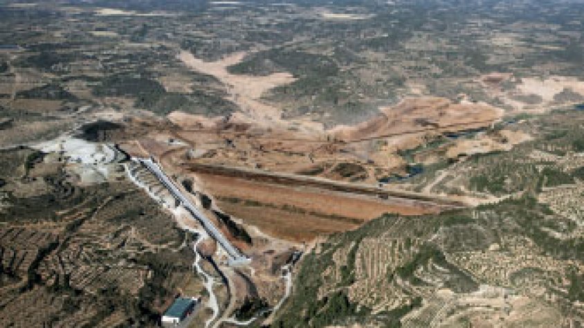 Vista aèria  de la presa de l'Albagés al final del canal Segarra-Garrigues