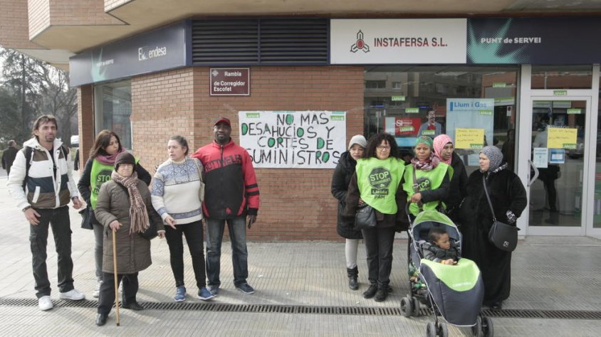A Lleida, alguns representants de la plataforma també es van manifestar a la seu d’Endesa