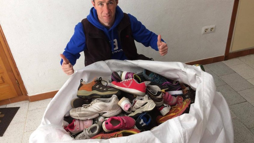 Raül Arenas amb el sac ple de bambes