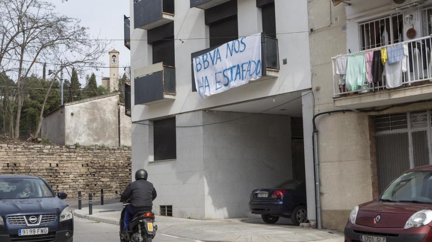 Pancarta al pis a la cantonada d’Indústria i Segle XX