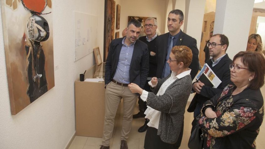 Maria Guinovart va guiar el conseller de Cultura, Santi Vila, per les dependències de l'Espai Guinovart