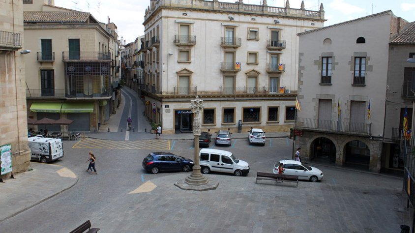 Vista de la plaça Major abans de les obres del carrer d'Urgell