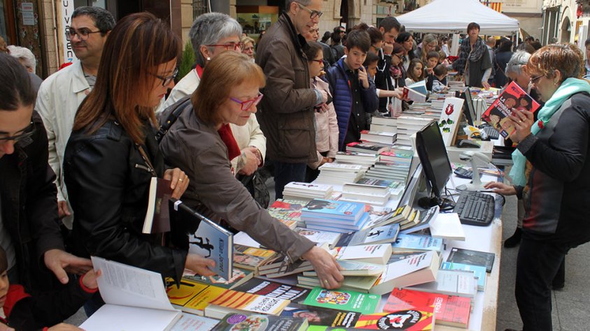 Imatge d'arxiu del Mercat de Roses i Llibres de Tàrrega