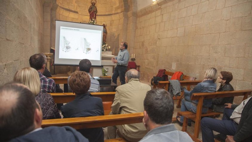 Reunió dels arquitectes amb els veïns ahir a la tarda