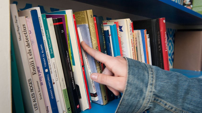 Els usuaris van aportar 90 llibres el dia de l'estrena de la Llibreria al carrer