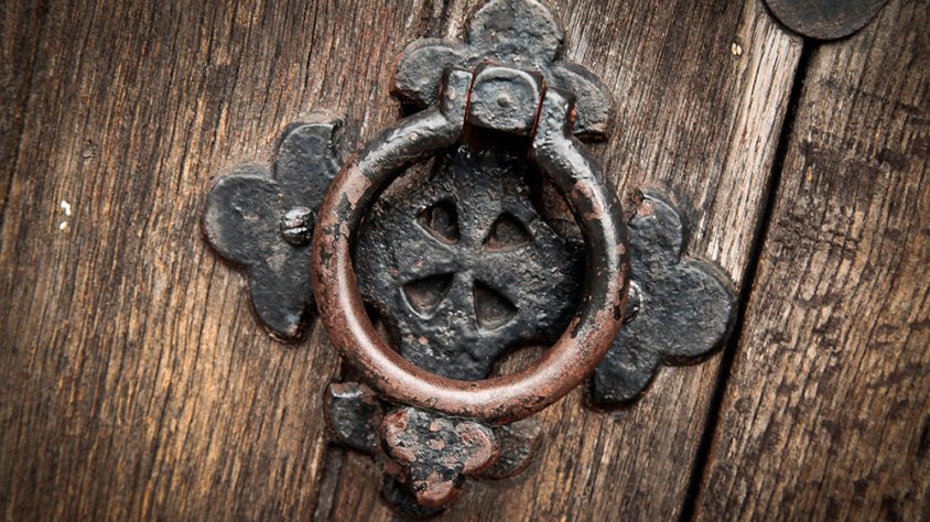 La porta d'una església