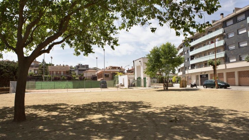 El solar de Tàrrega on s'ubicarà el nou parc públic