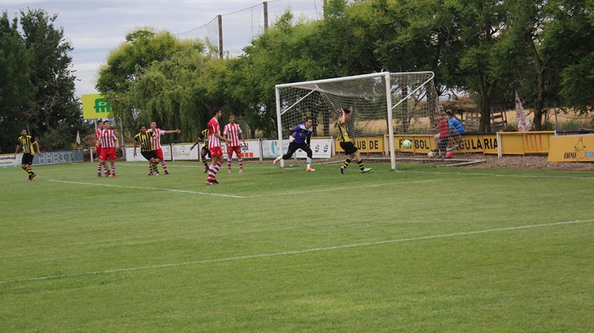 El moment que els d'Anglesola marcaven el seu gol