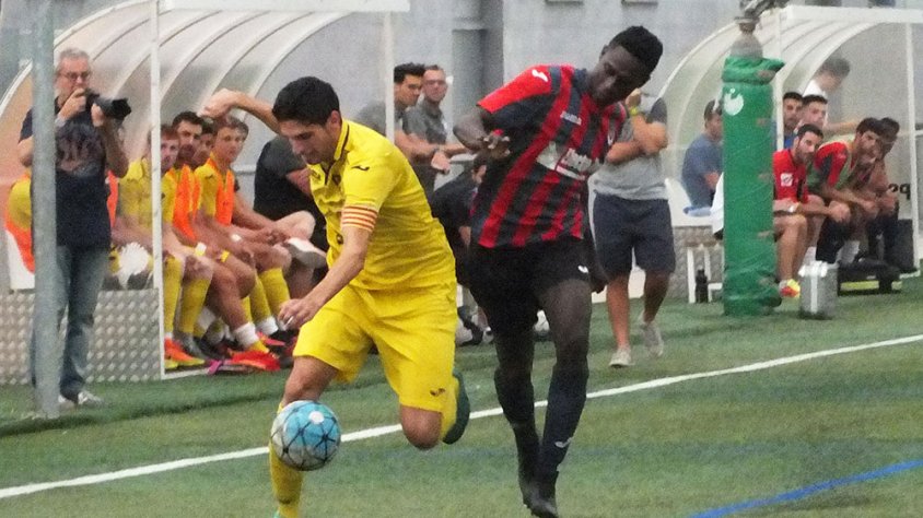 Un instant del partit que es va jugar ahir a Torrefarrera