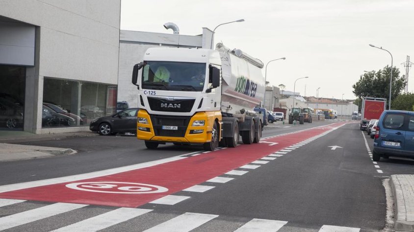 Vial del polígon d'Agramunt per on ara es desvien els camions