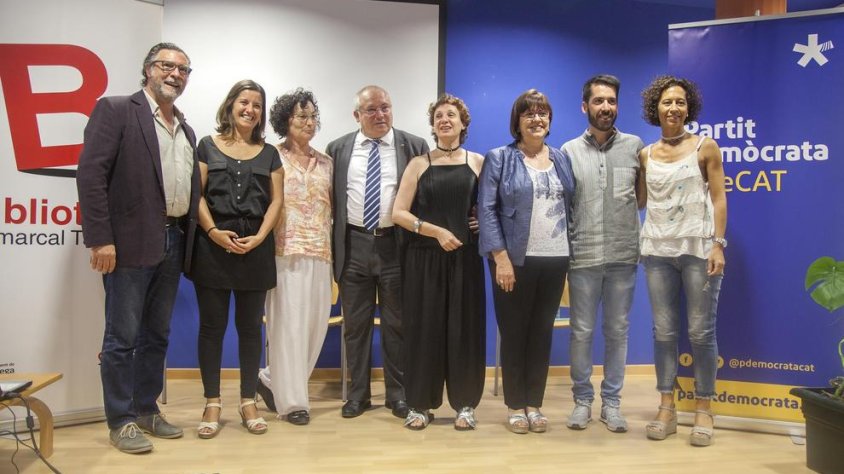 El conseller de Cultura, Lluís Puig (al centre de la foto), ahir en un debat teatral a Tàrrega