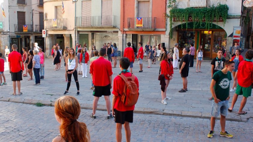 Imatge d'un dels darrers assajos d''urGENTestimar' a la plaça Major
