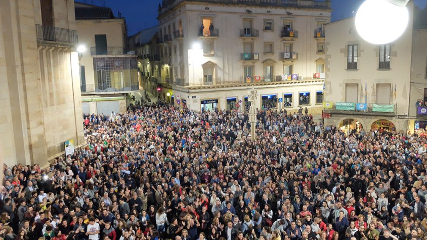L'aspecte que tenia la plaça Major quan es van comunicar els resultats de l'escrutini