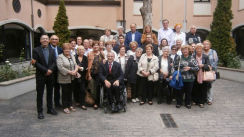 Grup de Tàrrega i Anglesola acompanyats pel bisbe Novell al claustre de l'Acadèmia Mariana de Lleida