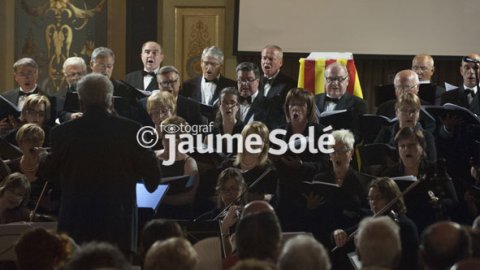 Alguns dels cantaires de l'Agrupació Coral Oberta de Ponent