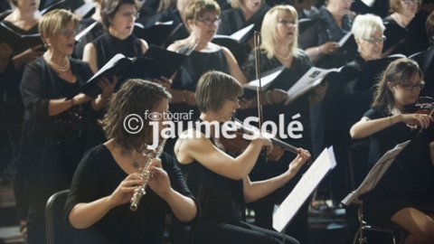 Dues de les instrumentistes que van acompanyar els cantaires