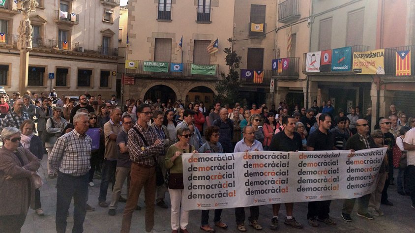 Ciutadania concentrada aquest migdia a la plaça Major