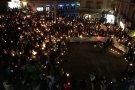 La plaça Major de Tàrrega s'omple d'espelmes per demanar la llibertat de Jordi Sànchez i Jordi Cuixart