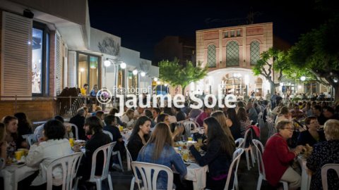 Vista dels jardins de l'Ateneu durant el sopar