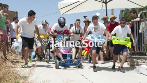 Un dels vehicles que van participar en la cursa del matí